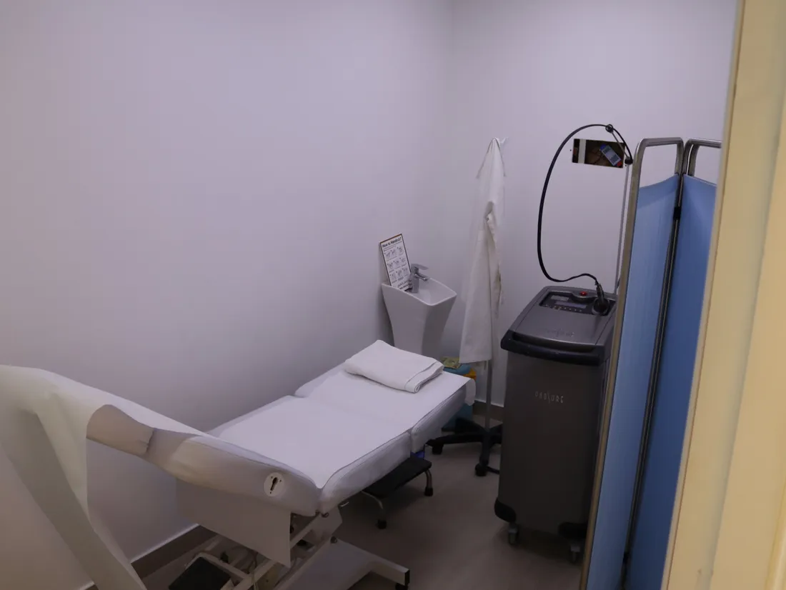 Laser treatment room