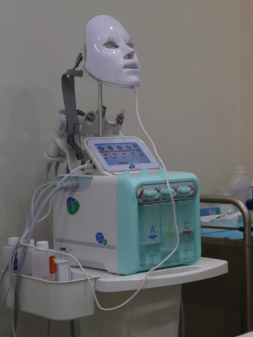 Hydra-dermabrasion facial device with LED mask